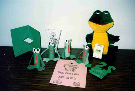 1995 SRP Reading Is Tremendous Frog Crafts