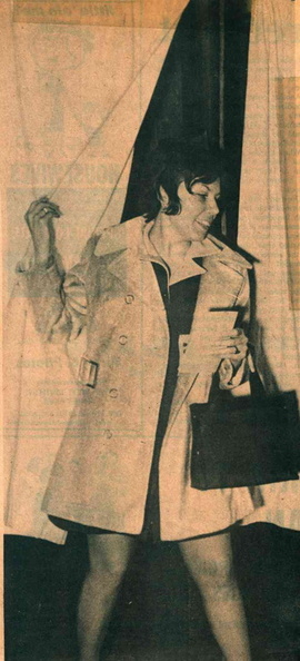 1972 April 19 newspaper photo, Joyce Sala,  Mokena voter.jpg