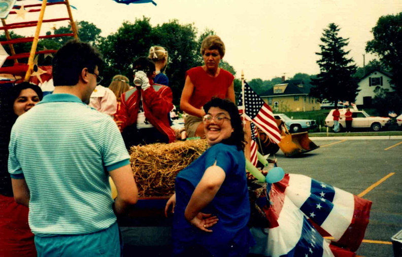 1984 4th of July Parade, Toni Miller on float, Mariellen Plecki grinning.jpg