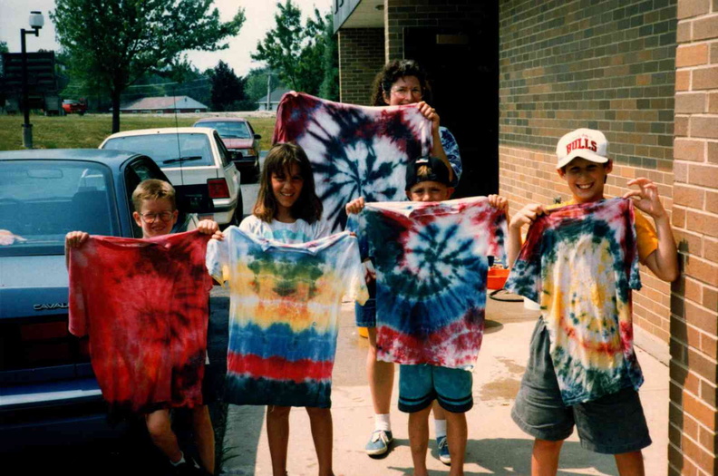 1995 SRP June 21  Marguerite Stlaske with Tie-Dying small group.jpg