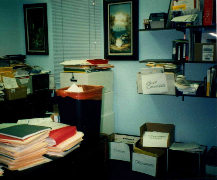 1996 May, Working conditions before the expanion, Director\'s Office.jpg